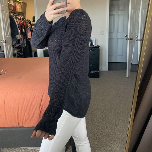 Simple knit navy sweater - Picture 2 of 3